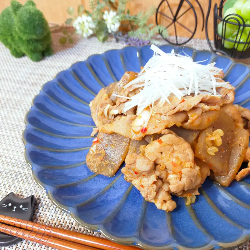 こんにゃくと豚こま肉の辛味噌炒め アイキャッチ