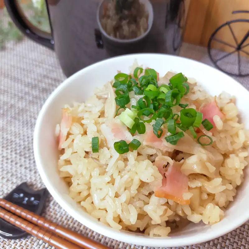 レンジで舞茸とベーコンの炊き込みご飯 アイキャッチ