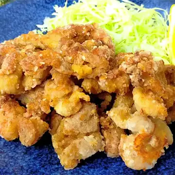 盛り付けた豚こま肉の唐揚げ