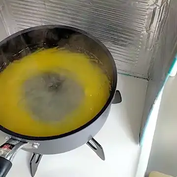 パスタを茹でる様子