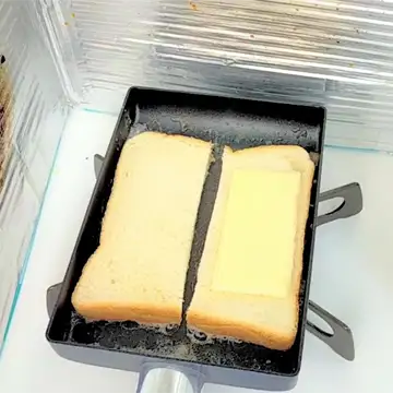 チーズを乗せて焼く食パン