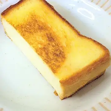 盛り付けたグリルドチーズサンド