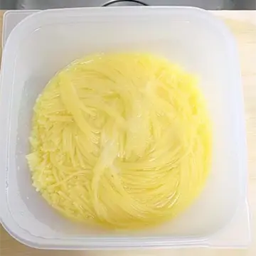 レンジで茹でた直後のパスタ